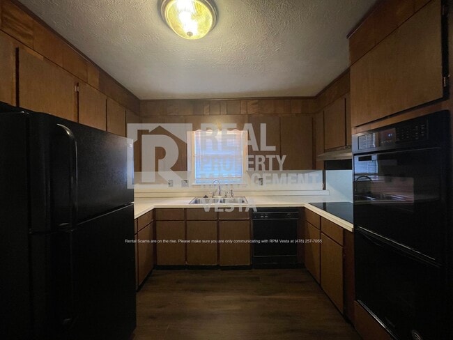 Building Photo - 5081 Idleway Dr