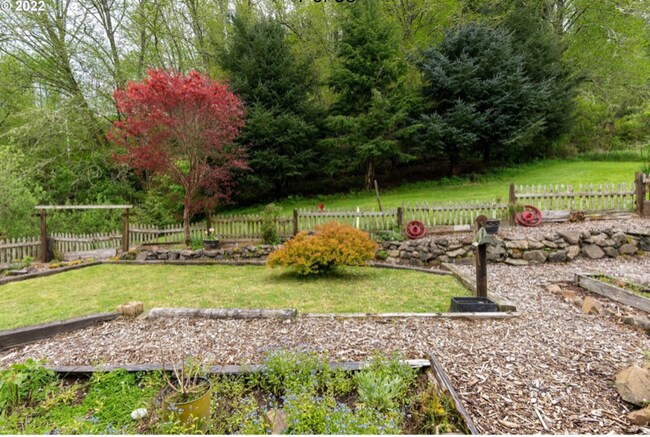 Foto del edificio - 89907 Youngs River Rd