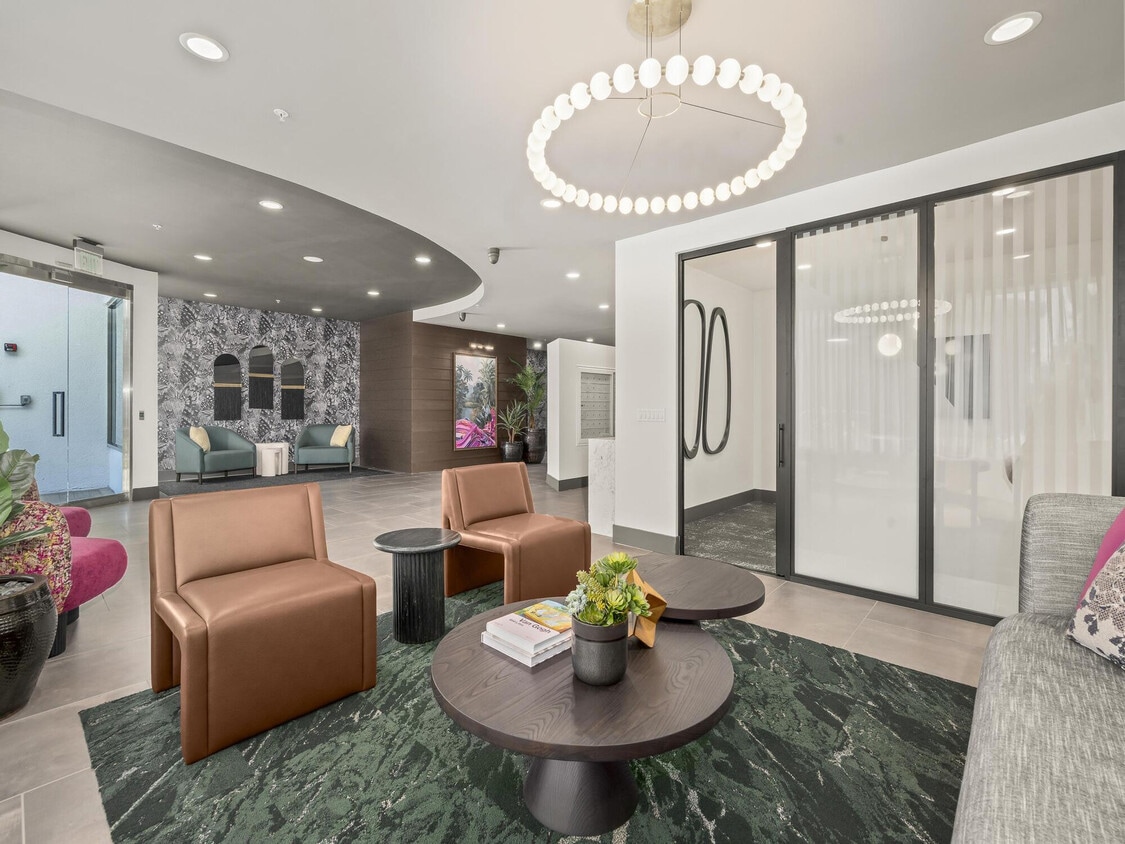 Primary Photo - Clinton