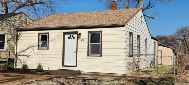 Building Photo - 914 N 12th St