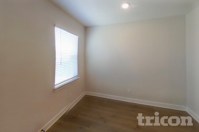 Building Photo - 1209 Bullock Dr