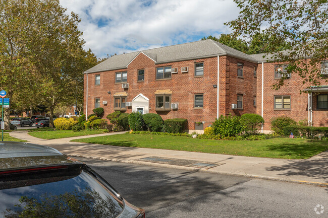 Building Photo - 90-01 153rd St