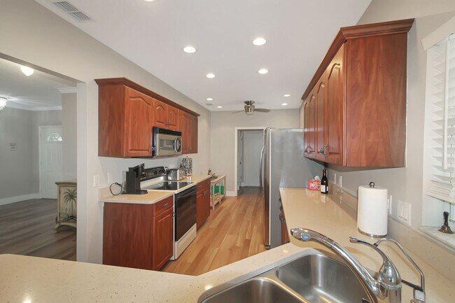 Foto del edificio - 1420 Colony Pl