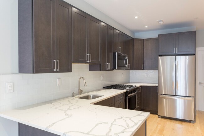 Kitchen with upgraded new appliances - 2436 W Thompson St