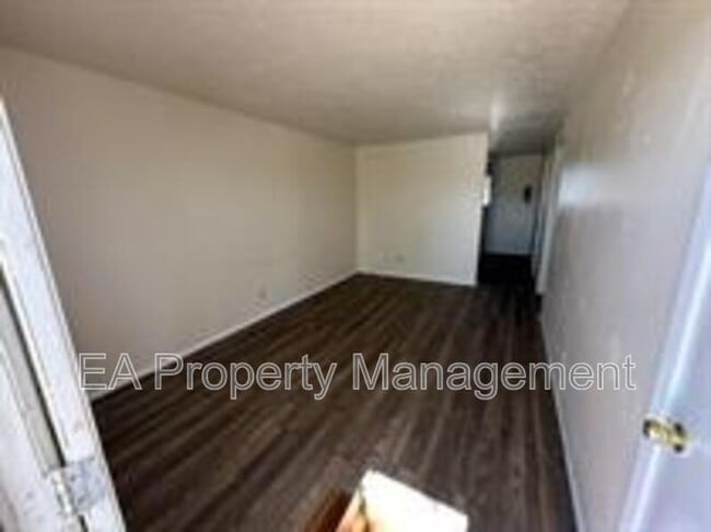 Building Photo - 308 Virginia St NE