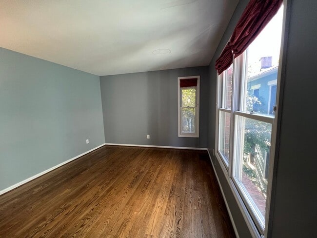 Building Photo - 22 Van Buren St