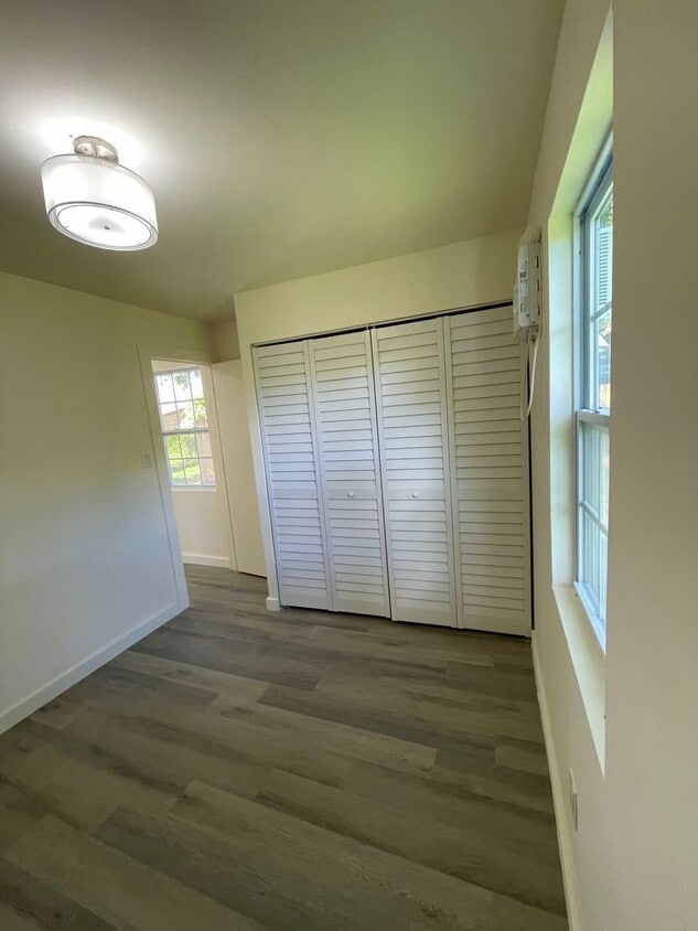 Foto del edificio - 1529 Providence Rd