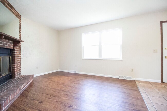 Foto del edificio - 6181 Old Farm Ct