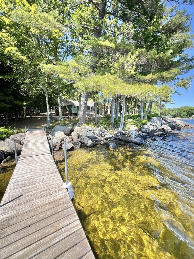 Foto del edificio - 110 Salmon Point Rd