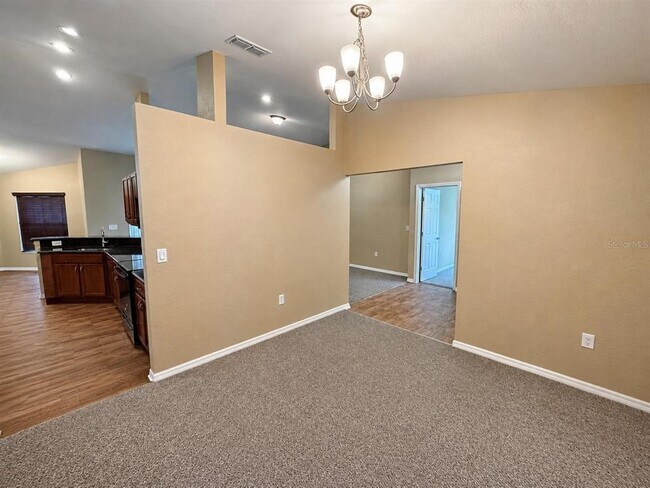 Foto del edificio - 4876 Summerfield Cir