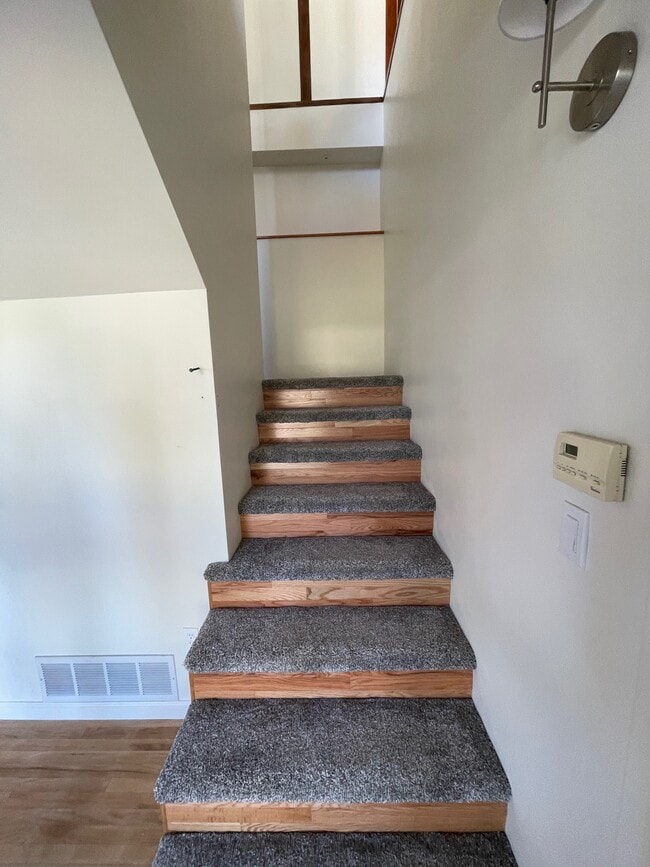 Foto del edificio - 576 Blaisdell Dr