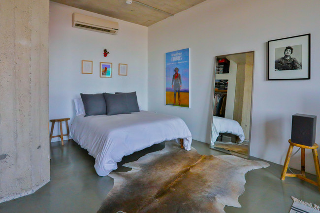 Foto del edificio - 825 E 4th St