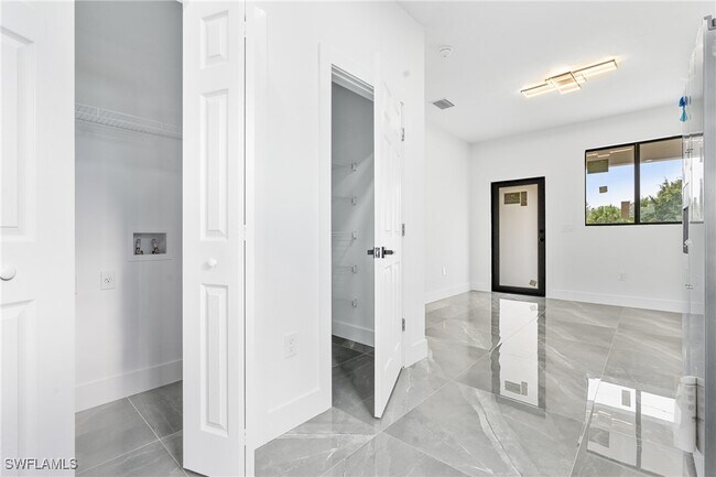 Foto del edificio - 922 Dobbins St E