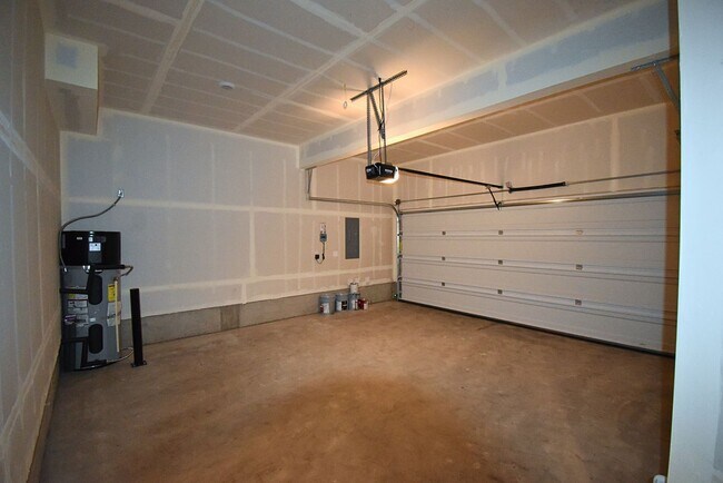 Foto del edificio - BRAND NEW Home in Quiet New Neighborhood!