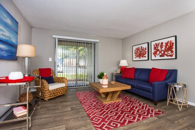 Foto del edificio - 700 Riverchase Apartments