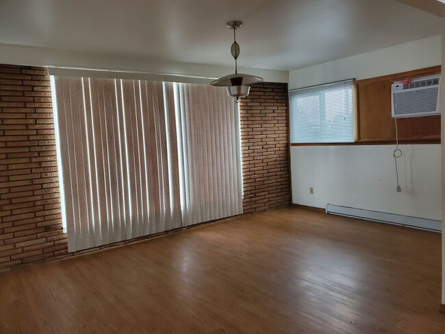 Foto del edificio - Corner Lot 3 Bed 1 Bath Home