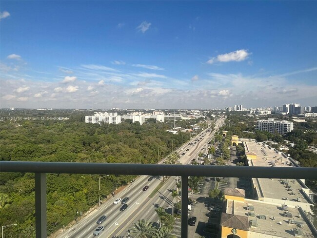 Foto del edificio - 13499 Biscayne Blvd