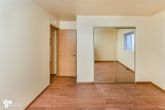 Building Photo - 200 N Flower St