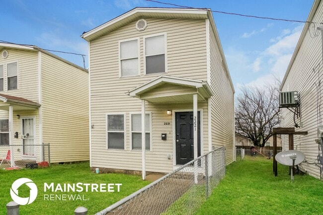 Building Photo - 2221 St Louis Ave