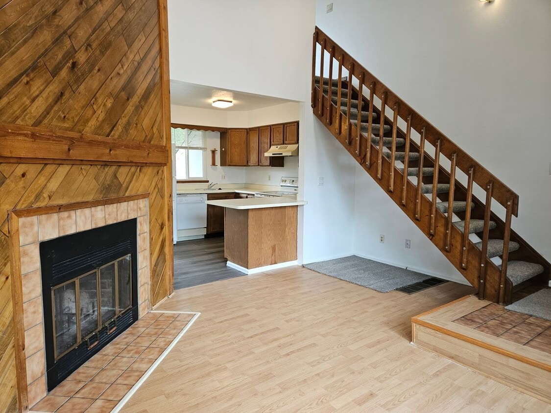 Adorable Loft Style One Bedroom Condo Steps from Buckley AFB - Adorable Loft Style One Bedroom Condo Steps from Buckley AFB