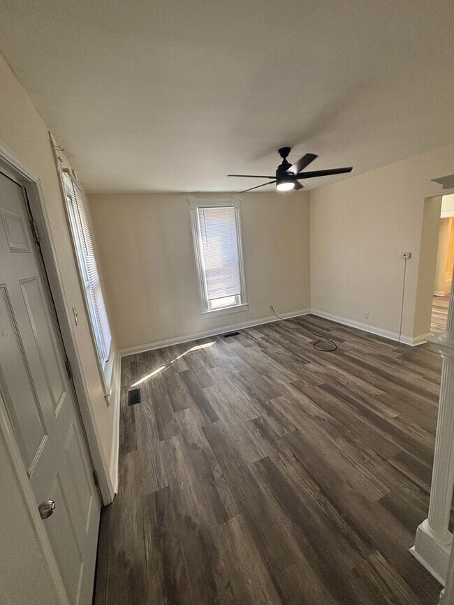 Foto del edificio - 715 1/2-570-572 E Main St