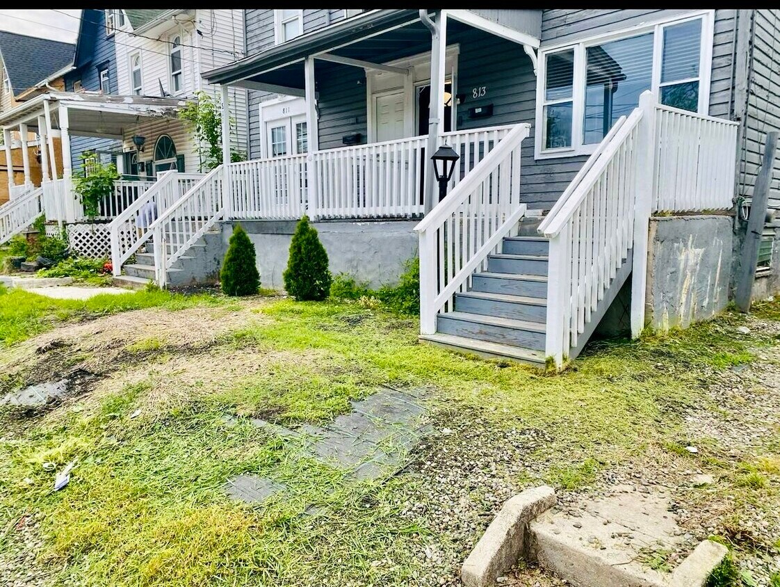 Foto principal - 813 E Chestnut St