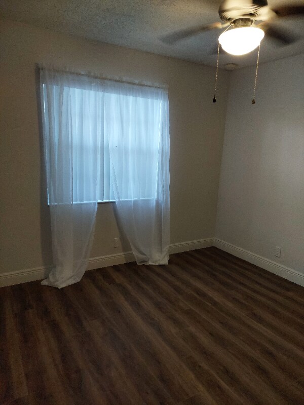 Foto del edificio - 7290 Stirling Rd