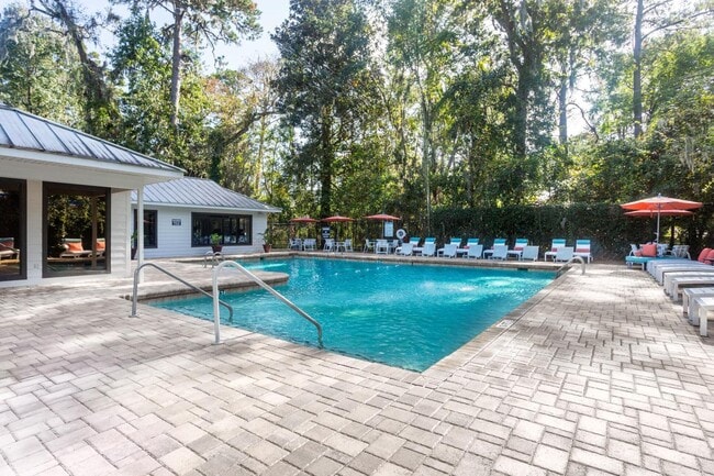 Building Photo - 8000 Waters Apartments