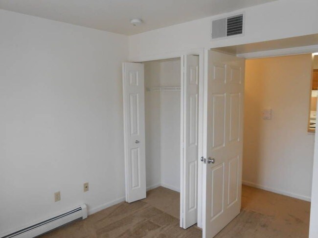 Building Photo - 1301 Mary Ave