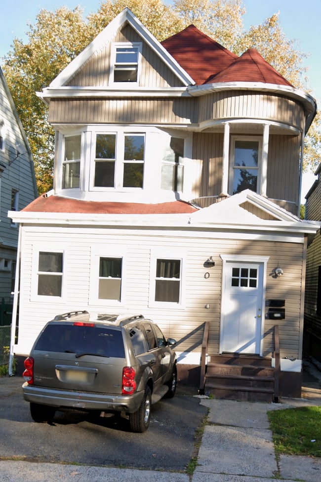 Building Photo - 170 Greenwood Ave