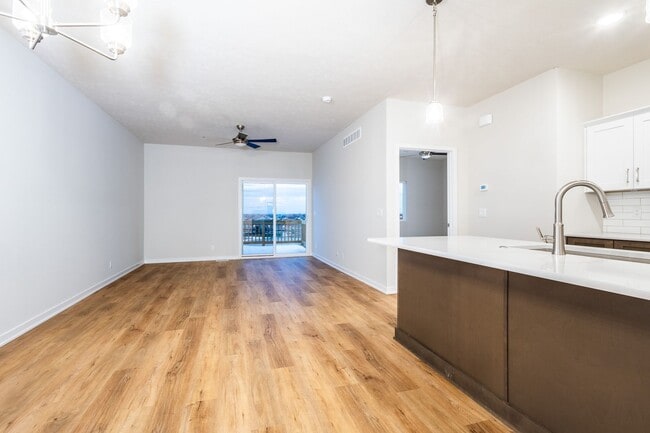 Foto del edificio - Top Of The Line Newly Built Duplex!