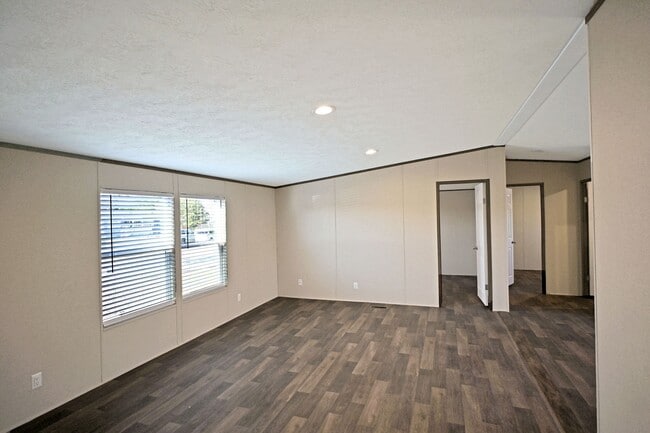 Building Photo - 1358 Bartels St