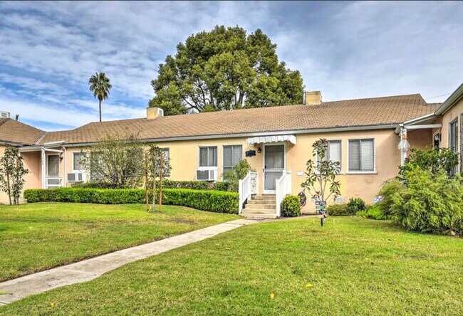 Building Photo - 502 N Rosemary Ln