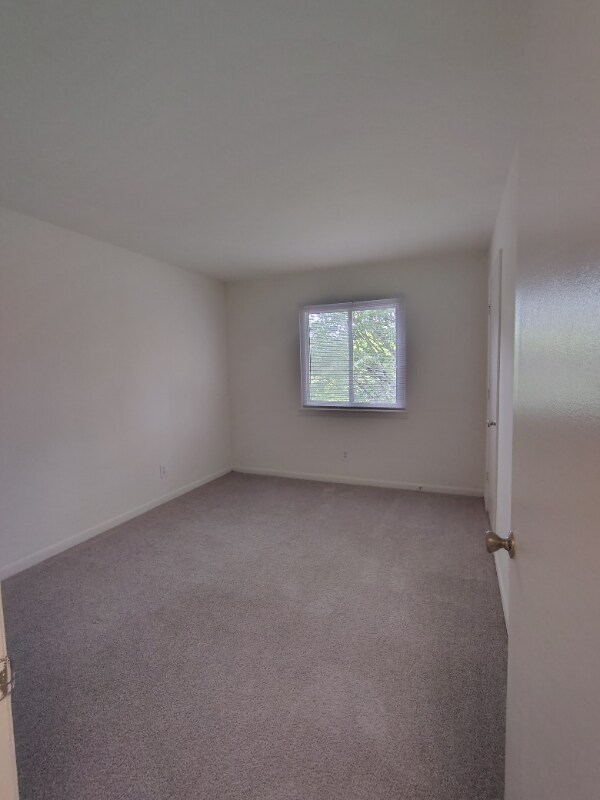 Building Photo - 600 Reusens Rd