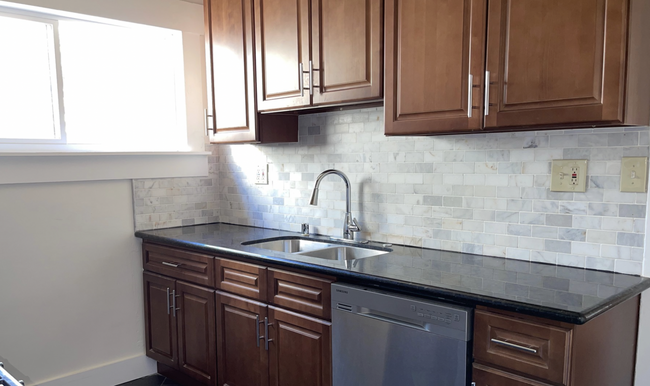 Kitchen - 819 Cedar Ave