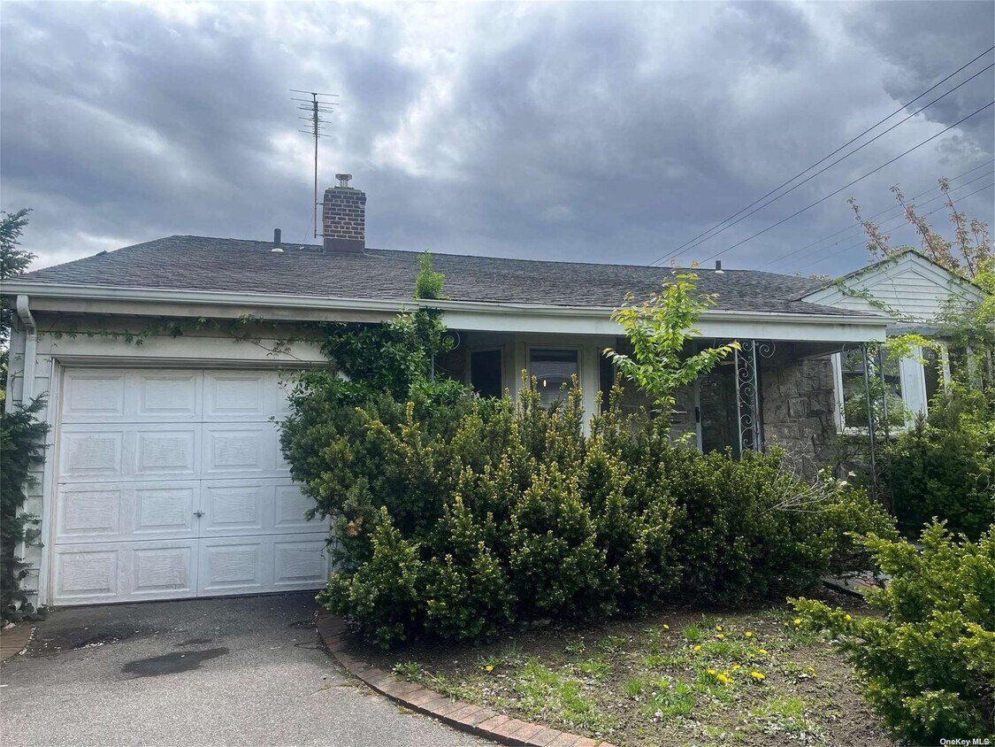 823 Peninsula Blvd, Woodmere, NY 11598 House Rental in Woodmere, NY