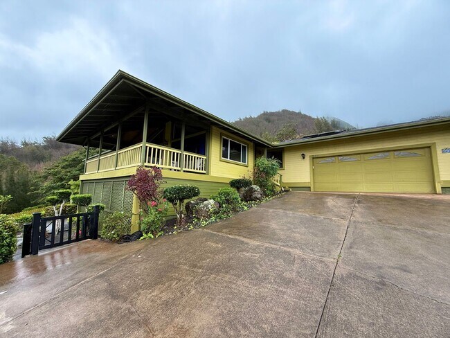 Foto del edificio - Beautiful 3 Bedroom / 2.5 Bathroom Home in Wailuku Heights!