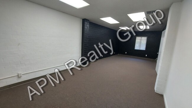 Building Photo - Private office space with move in special!