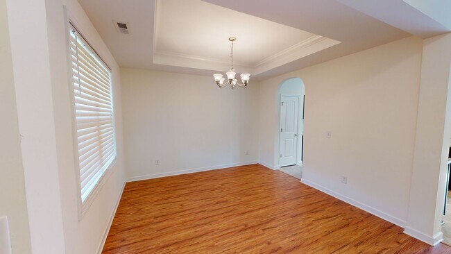 Building Photo - 3 Bedroom / 2.5 Bathrooms with Finished Bo...
