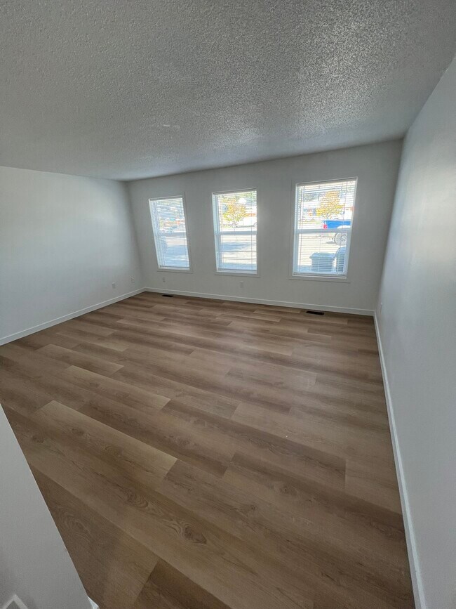 Photo du bâtiment - 4712-4725 25 Ave