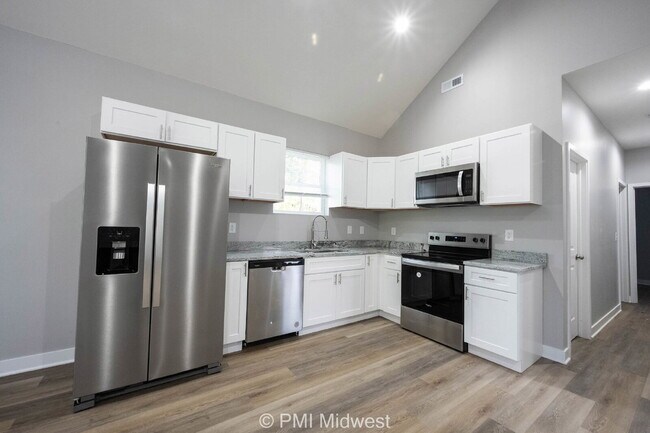 Building Photo - "Charming 3-Bed, 2-Bath Duplex on North Ta...