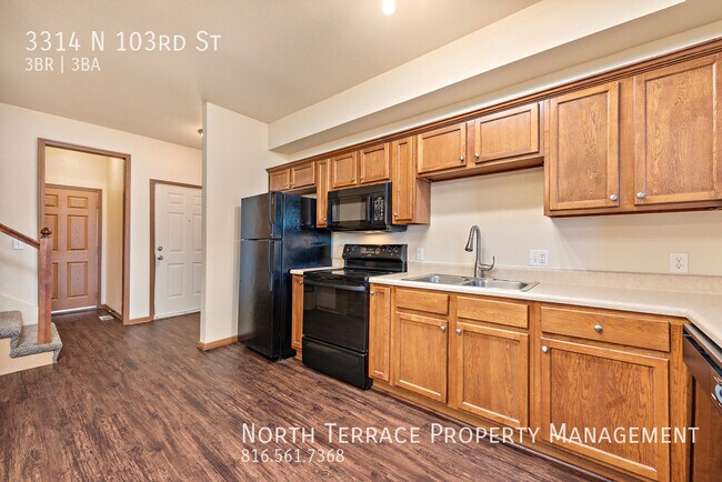 Foto del edificio - Updated 3BR Townhome in Piper School Distr...
