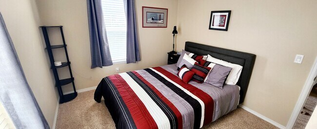 Foto del edificio - SHort Term/Furnished single family home in...