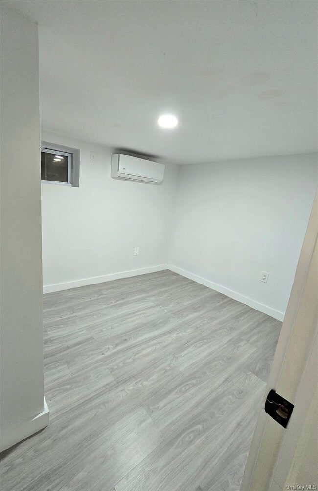 Building Photo - 132 Roosevelt Ave