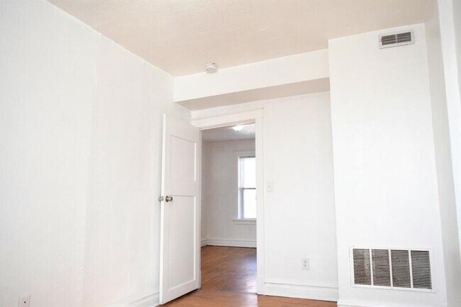 Foto del edificio - 5012 Virginia Ave