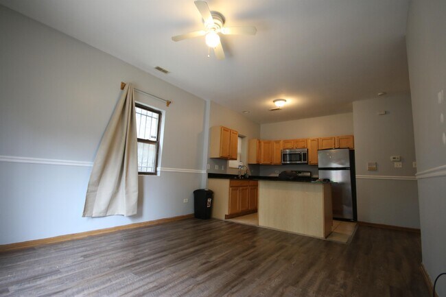Building Photo - 3138 W Fillmore St