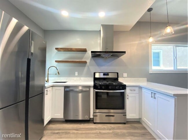 Building Photo - 4 br, 3 bath House - 1030 Vine Street