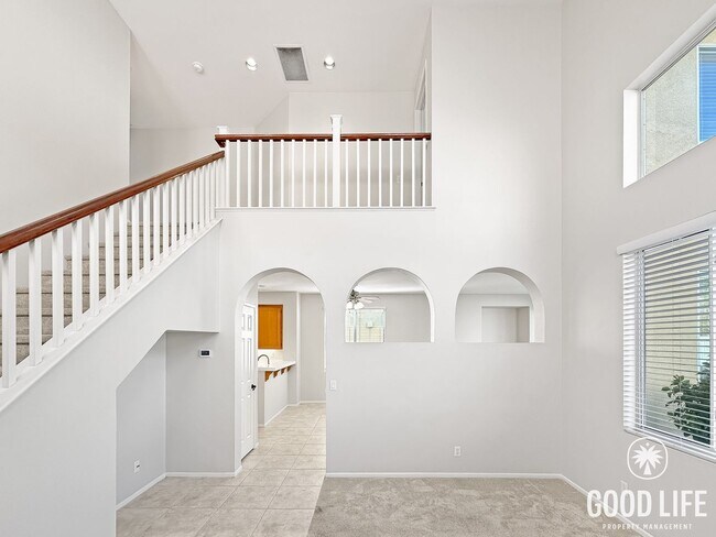 Foto del edificio - Foothill Ranch 3BR | Private Backyard, 2-Car Garage & Community Pool + Jacuzzi