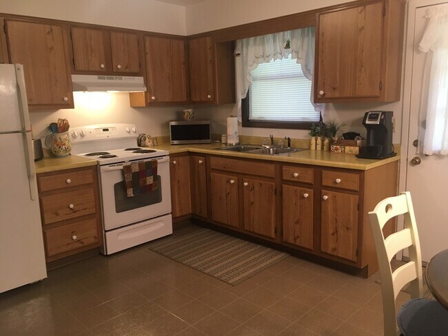 Foto del edificio - Two Bedroom Townhouse with Garage
