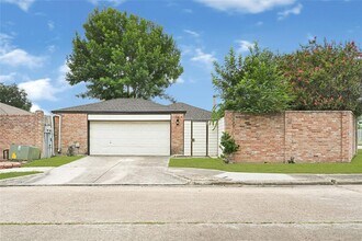 Building Photo - 8302 Country Wind Ln